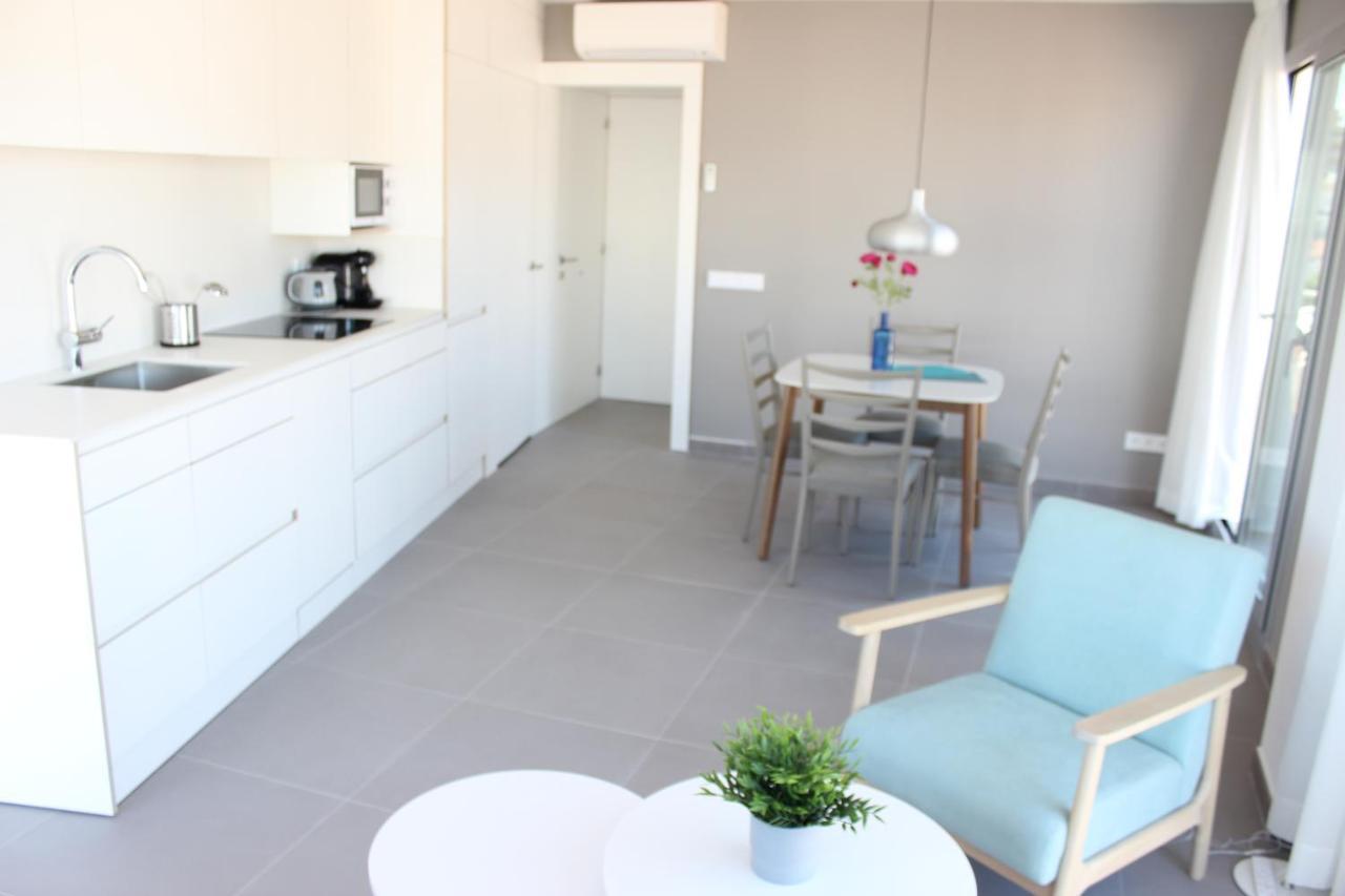 Beautiful Loft, Huge Sunny Terrace, View Over The Beach And Sea Roses Exterior foto